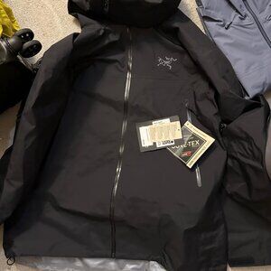 Arc'teryx Beta LT Hooded Hardshell Jacket, Size L